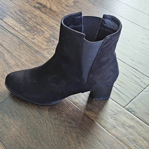 Black Faux Suede Booties Size 9 - Picture 8 of 12